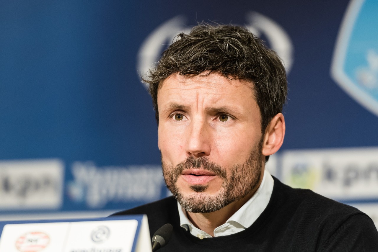 他在接受采 他在接受采